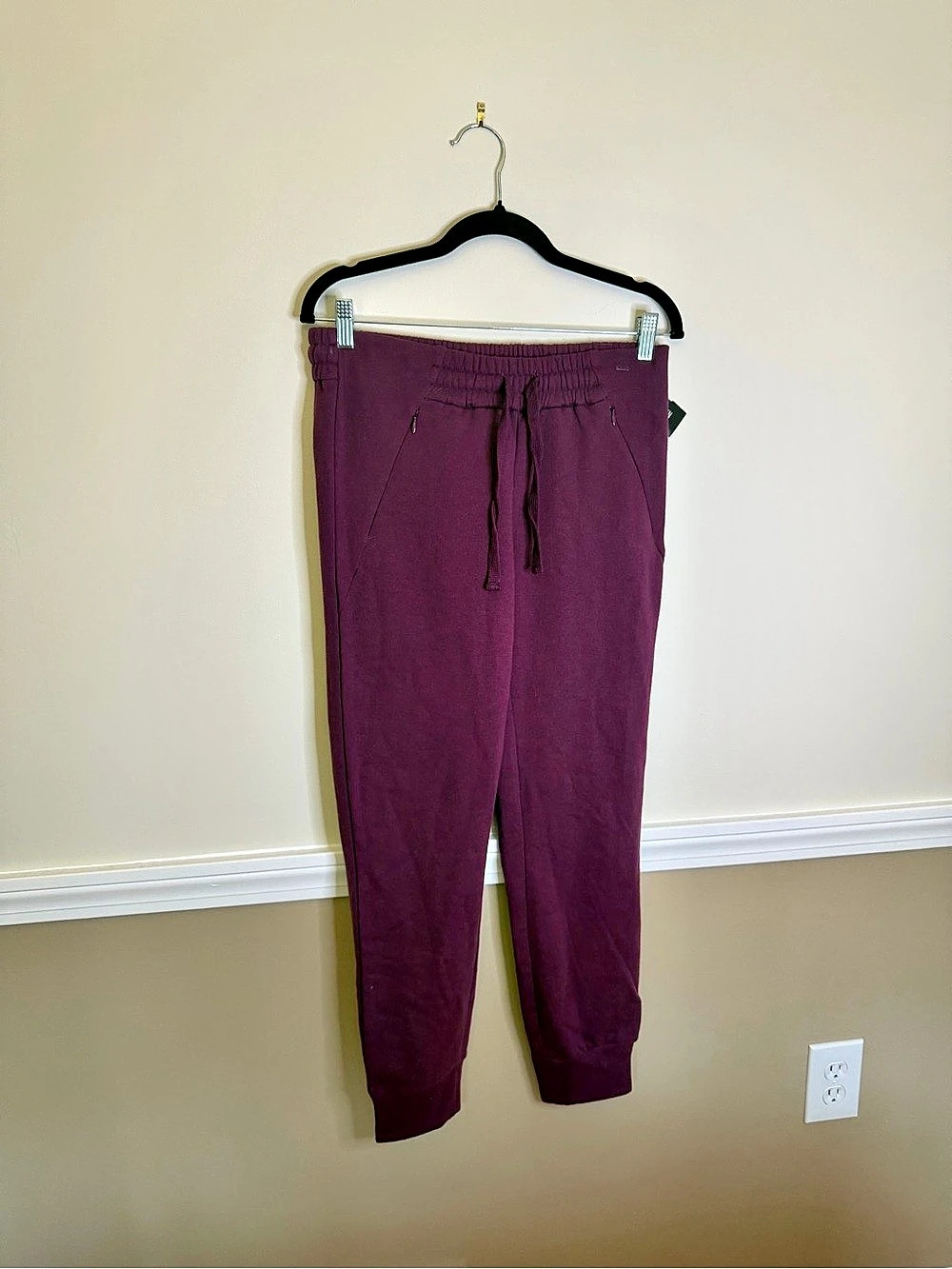 Fabletics The On-The-Go Jogger Pants in Purple Small NWT